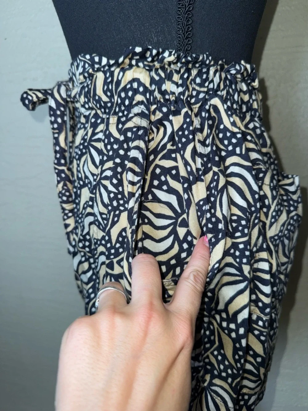 Omika Boho Print Ruffle Shorts XS Tie Waist Festival‎ Coastal Chic